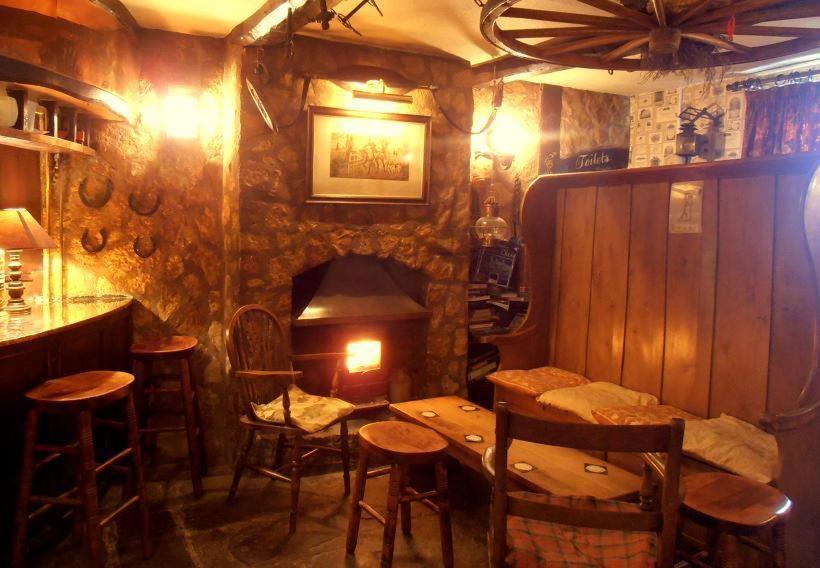 The Hunters Rest Inn Clutton Exteriör bild