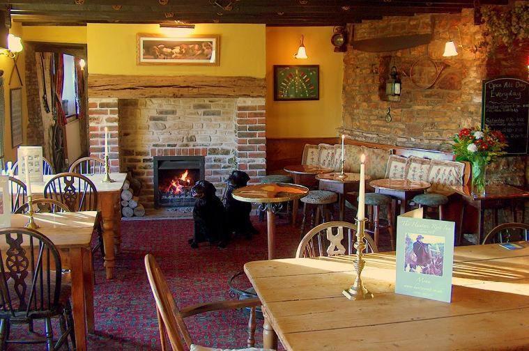 The Hunters Rest Inn Clutton Exteriör bild