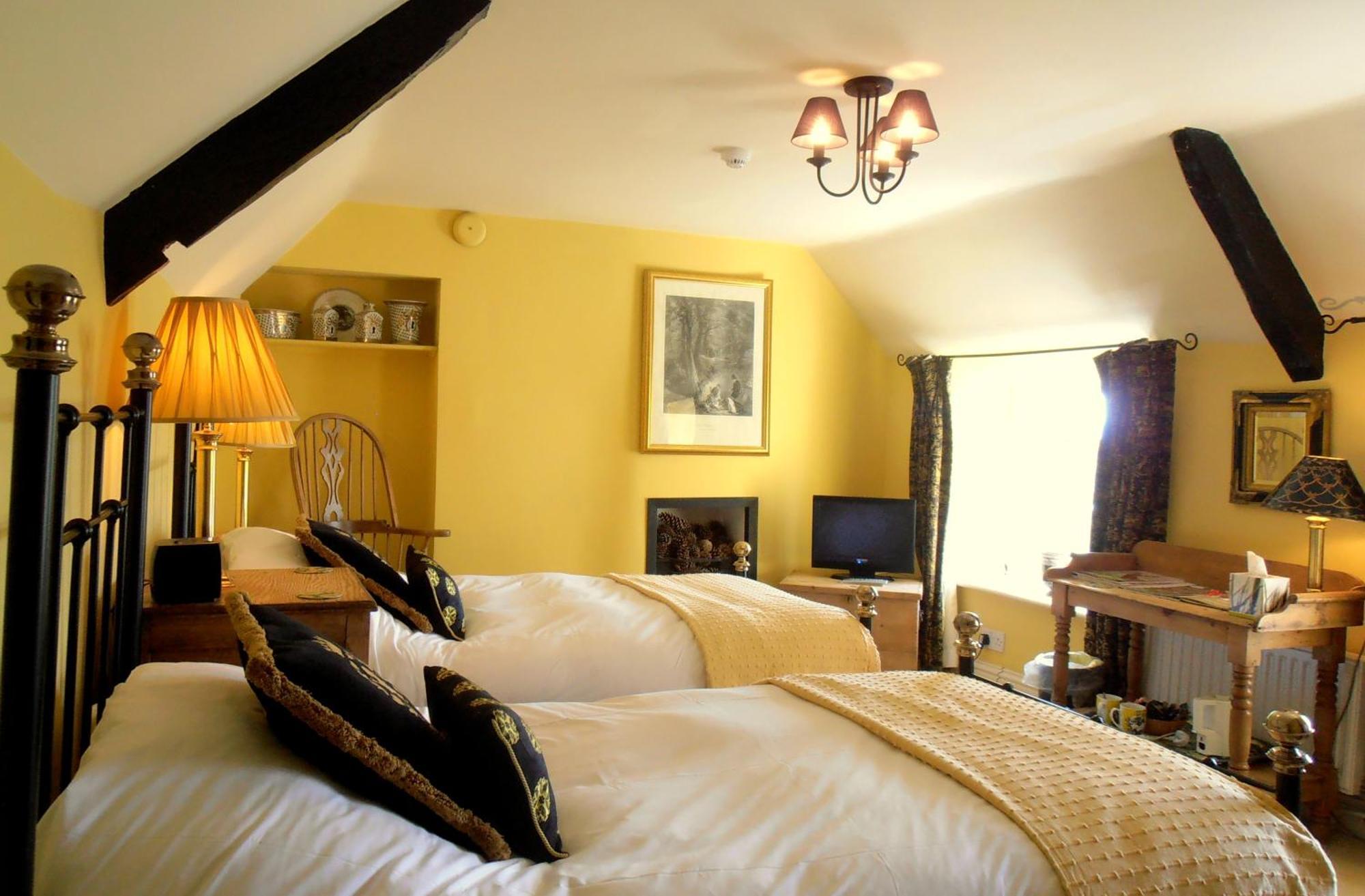 The Hunters Rest Inn Clutton Exteriör bild